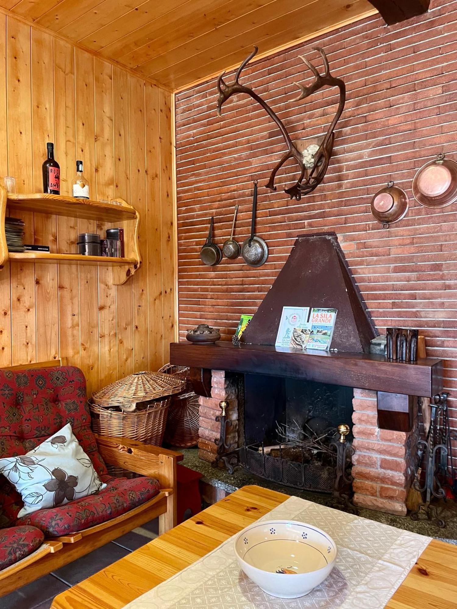 Chalet Natura La Taverna Dei 3 Porcellini Cavaliere  ภายนอก รูปภาพ