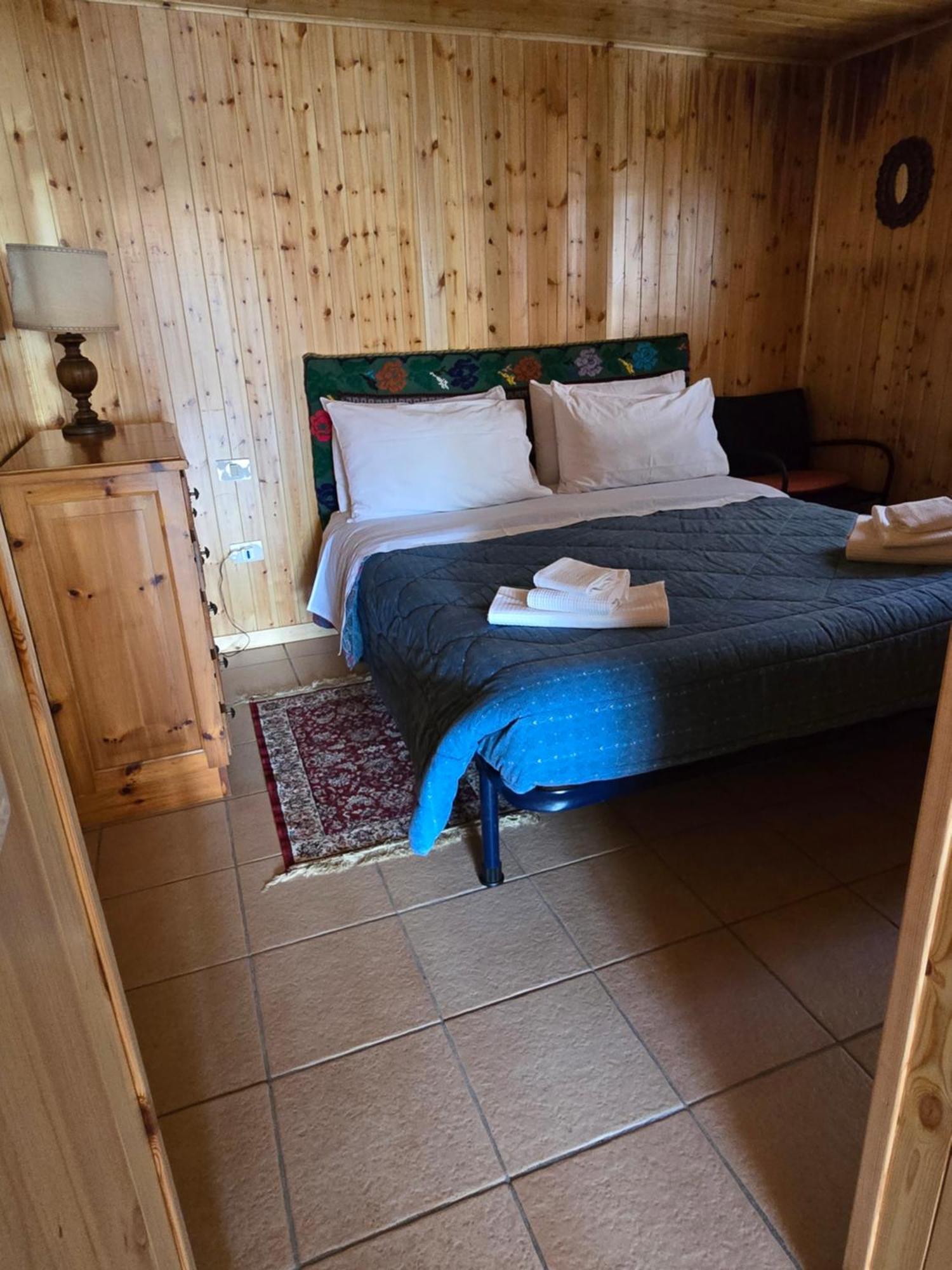 Chalet Natura La Taverna Dei 3 Porcellini Cavaliere  ภายนอก รูปภาพ
